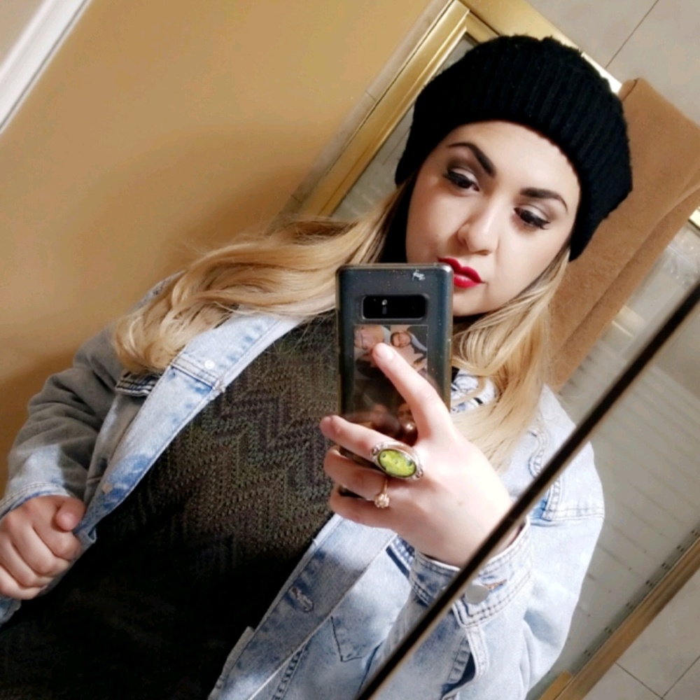 Meet your Posher, Casey